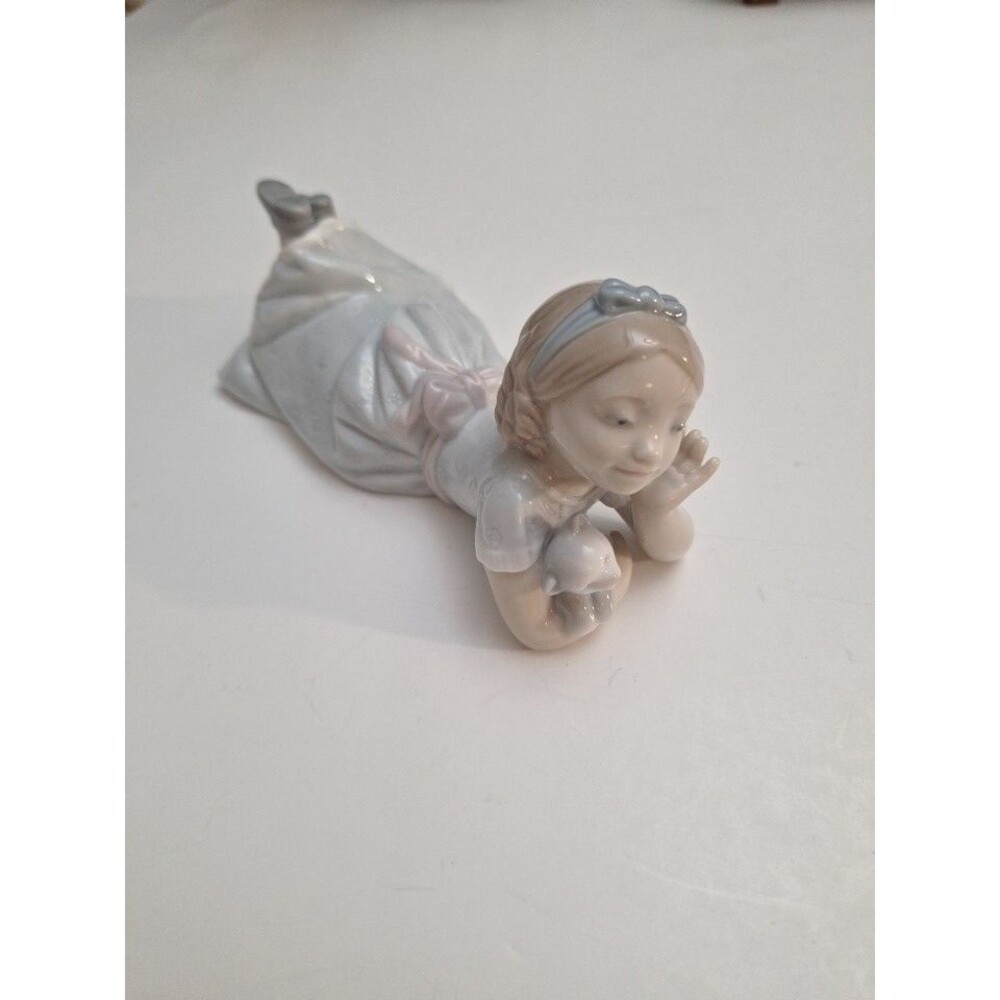 LLADRO #6987 - How Sweet- Girl With Cat In Arms Figurine Excellent